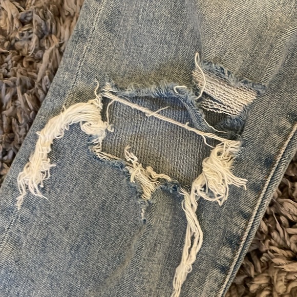 H&M High rise distressed jeans - Picture 5 of 9